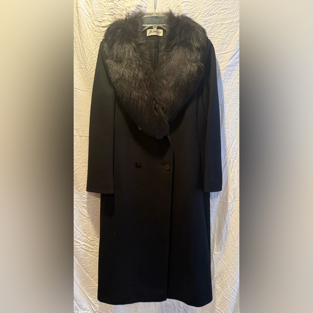 Vintage 1980s Bromley 100% wool long coat w/faux mink collar & gloves